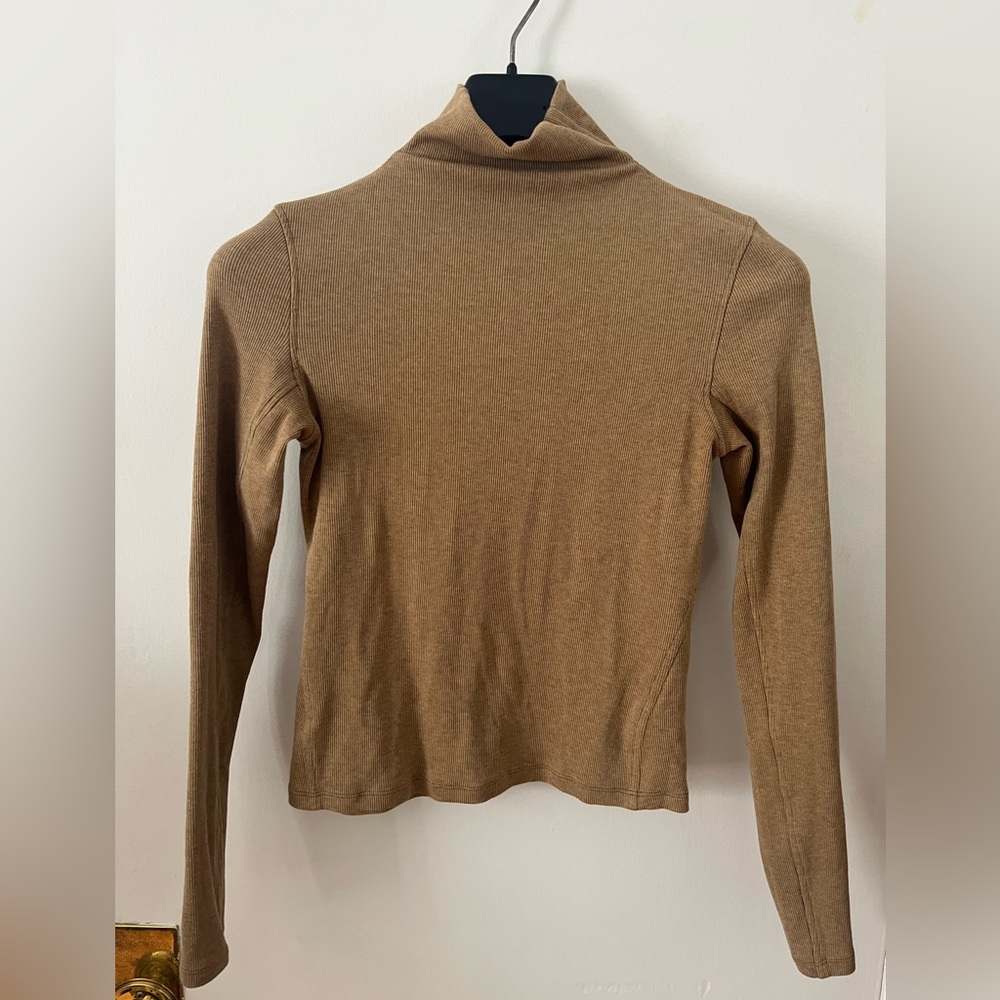 Lululemon size 4 ribbed wool blend turtleneck